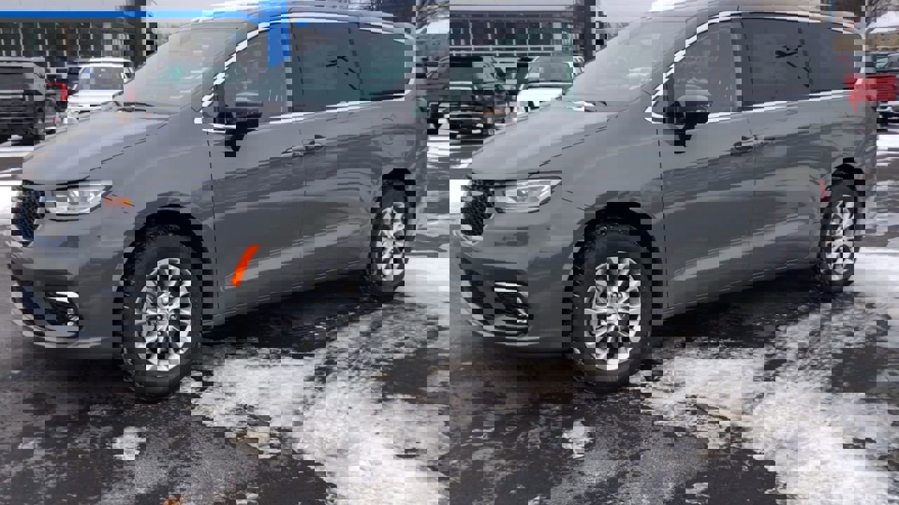 2023 Chrysler Pacifica Photo in Danville, KY 40422